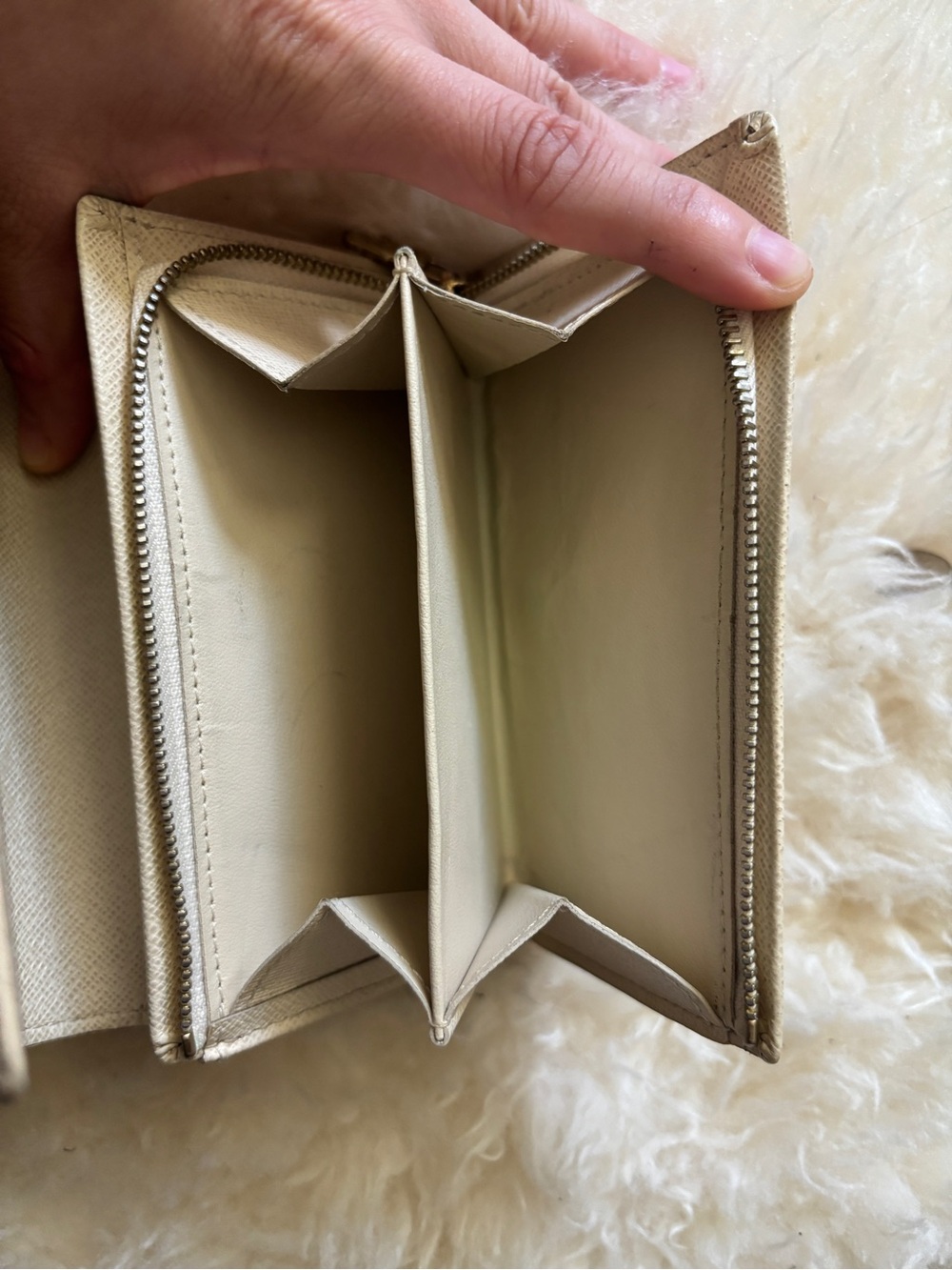 Louis Vuitton Tresor--Damier Azur Canvas Beige Checkered Small Wallet - Picture 4 of 9